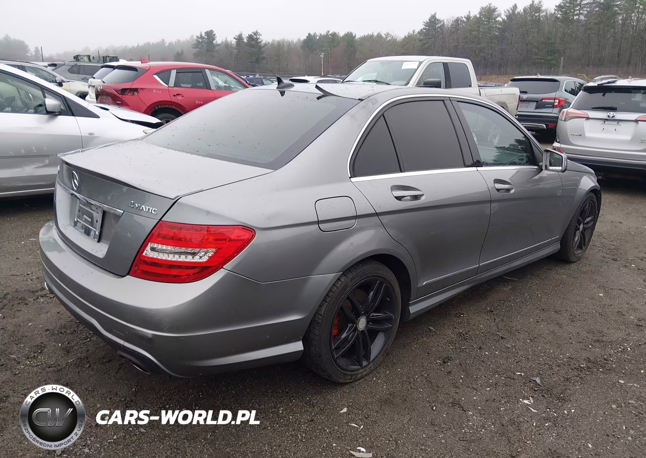 2013 Mercedes-Benz C 300 Sport 4Matic VIN:WDDGF8AB2DR275405 - 4