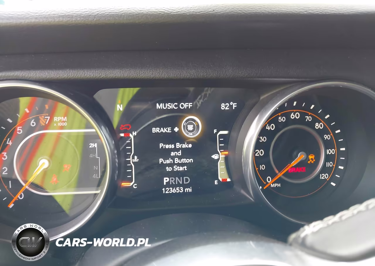 2018 Jeep Wrangler Unlimited Sahara 4X4 VIN:1C4HJXEGXJW125858 - 7