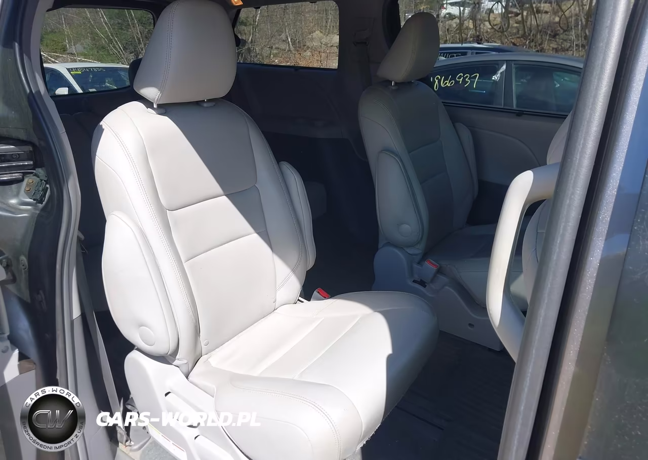 2017 Toyota Sienna Xle 7 Passenger VIN:5TDDZ3DC3HS157320 - 8