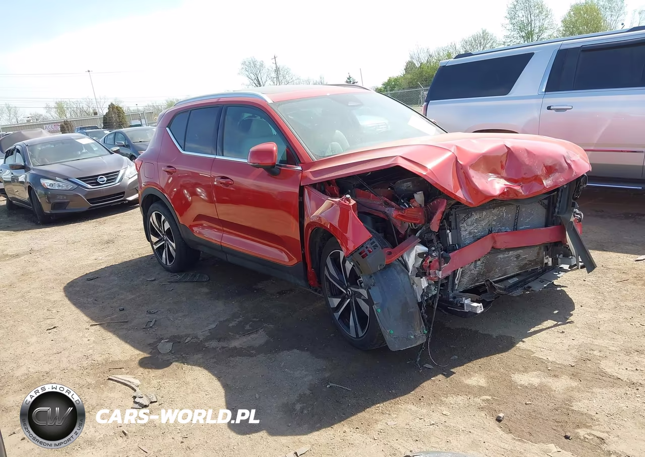 2024 Volvo Xc40 B5 Plus Bright Theme
