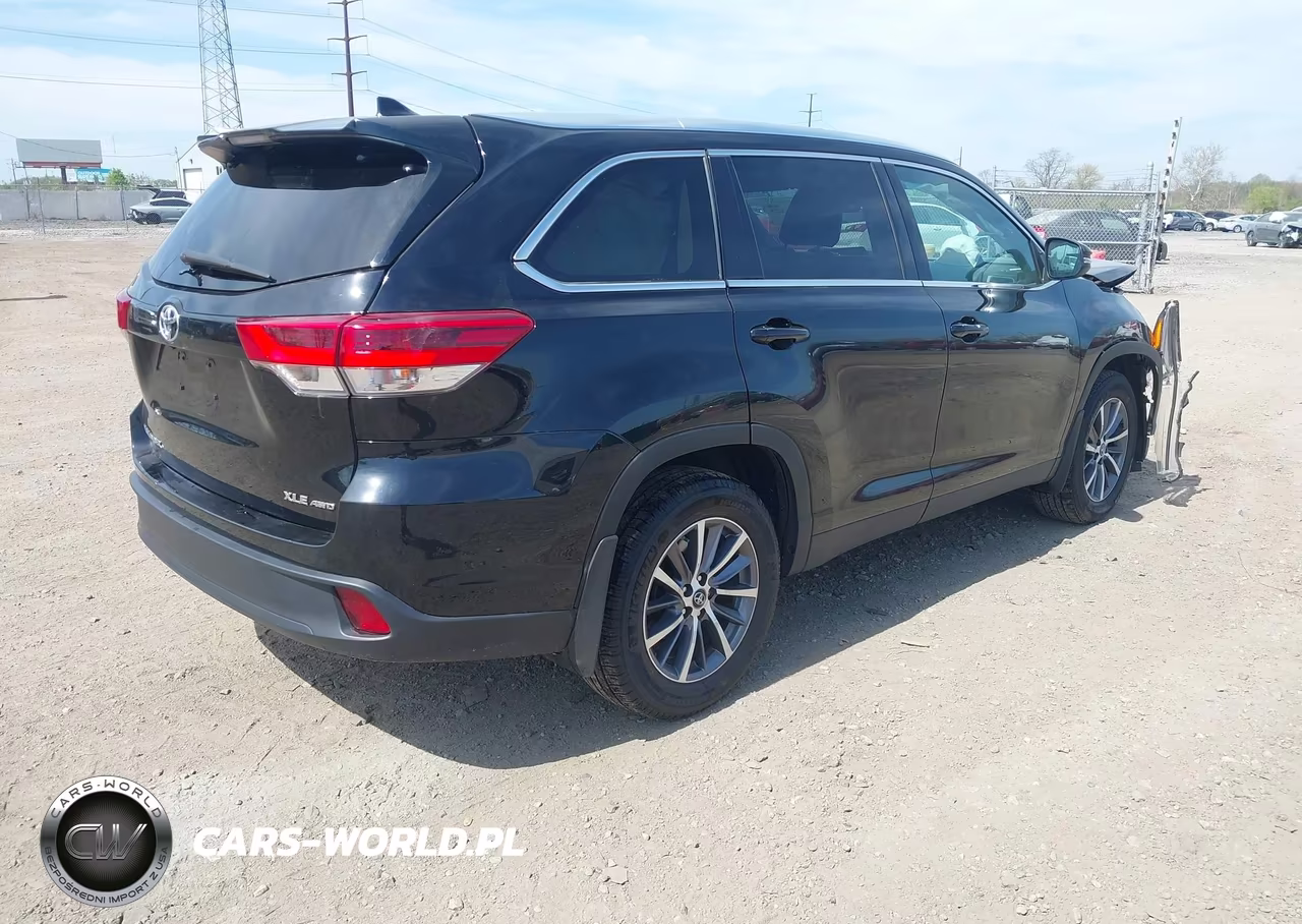 2019 Toyota Highlander Se-Xle VIN:5TDJZRFH8KS586555 - 4
