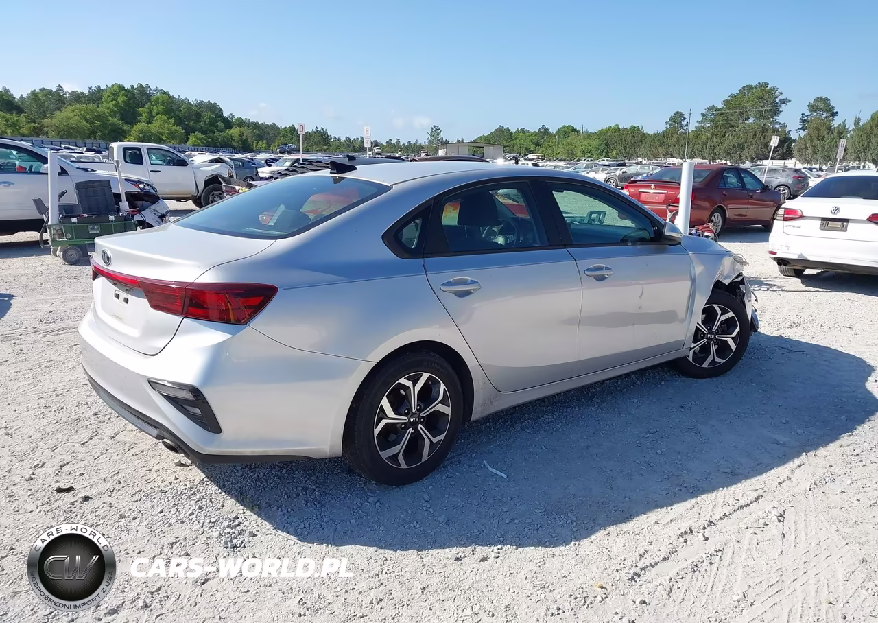 2020 Kia Forte Lxs VIN:3KPF24AD6LE214497 - 4