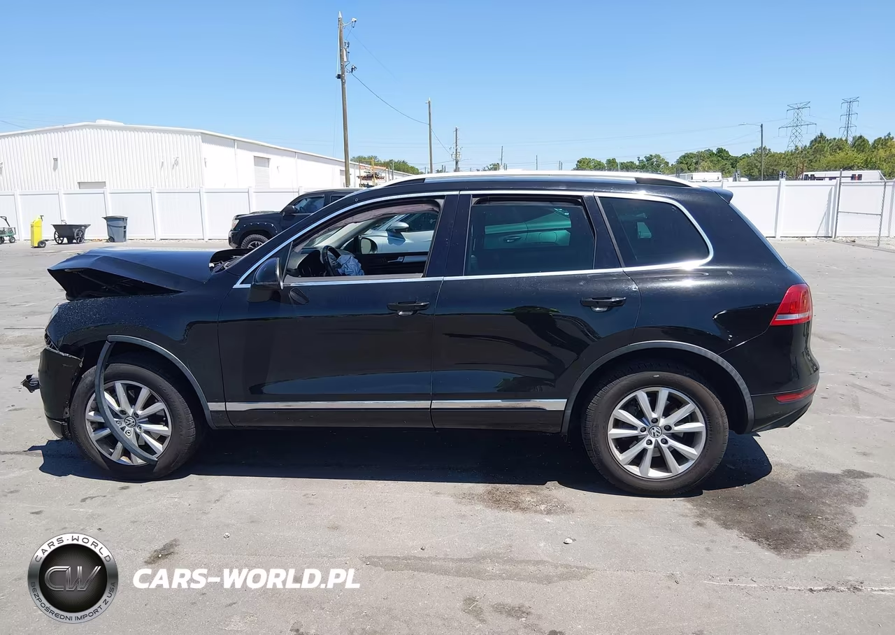 2014 Volkswagen Touareg 3.6L Sport VIN:WVGEF9BP2ED001133 - 14