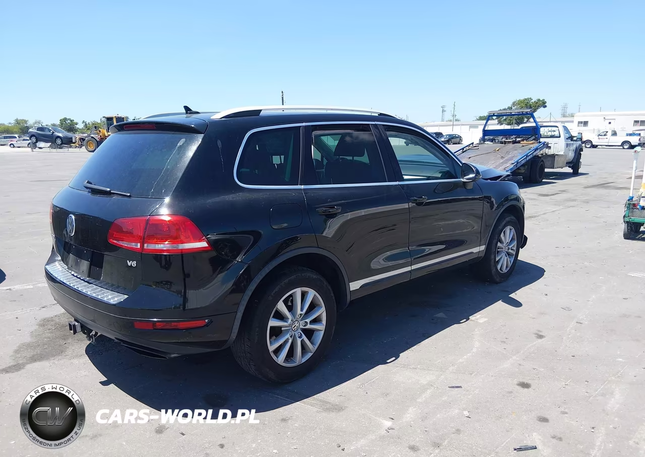 2014 Volkswagen Touareg 3.6L Sport VIN:WVGEF9BP2ED001133 - 4