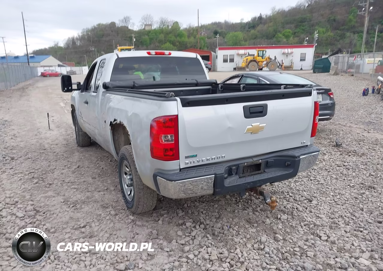 2011 Chevrolet Silverado 1500 Ls VIN:1GCRKREA5BZ277264 - 3