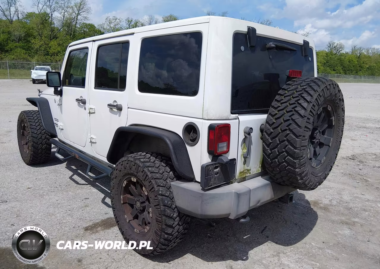 2012 Jeep Wrangler Unlimited Sport VIN:1C4BJWDG5CL135865 - 3
