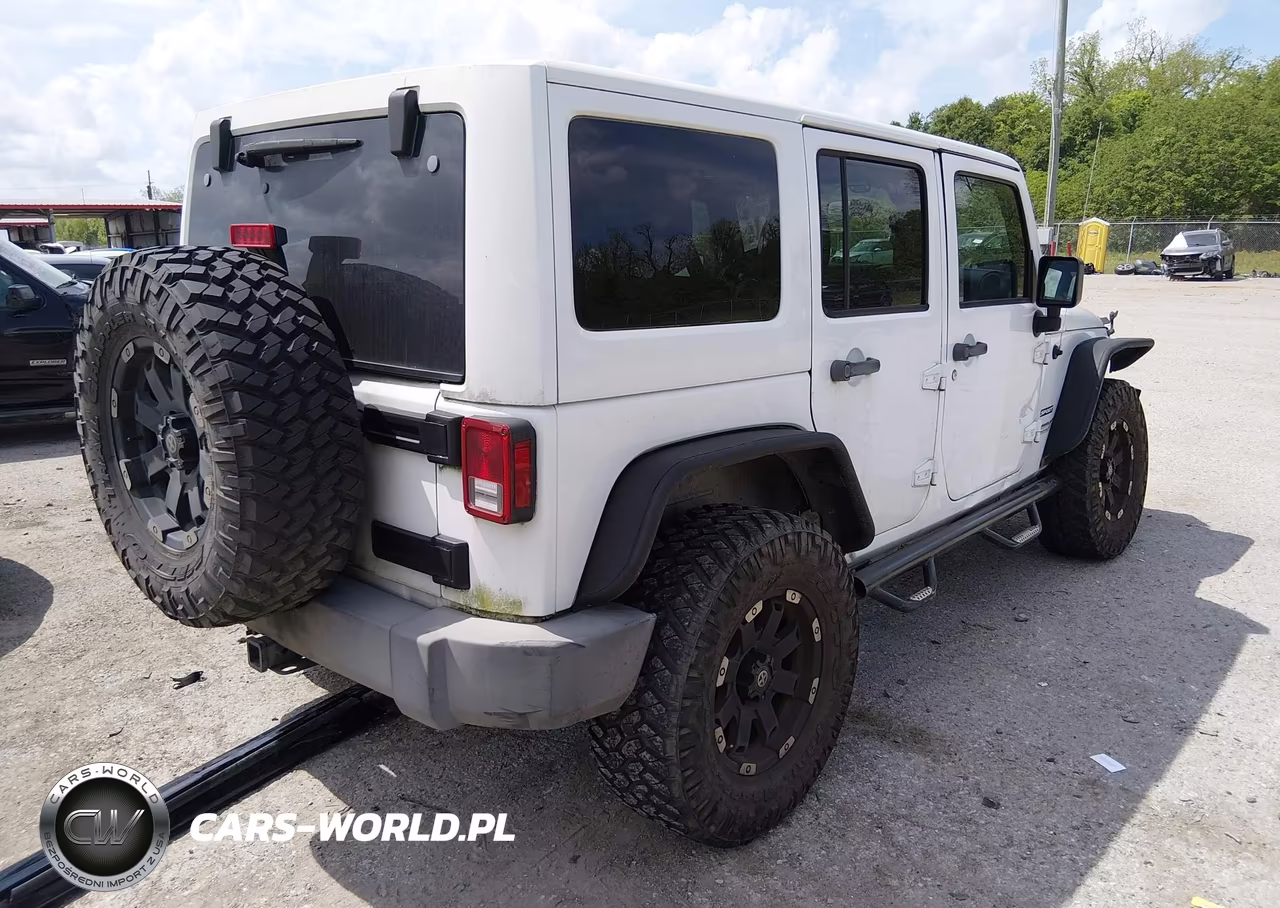 2012 Jeep Wrangler Unlimited Sport VIN:1C4BJWDG5CL135865 - 4