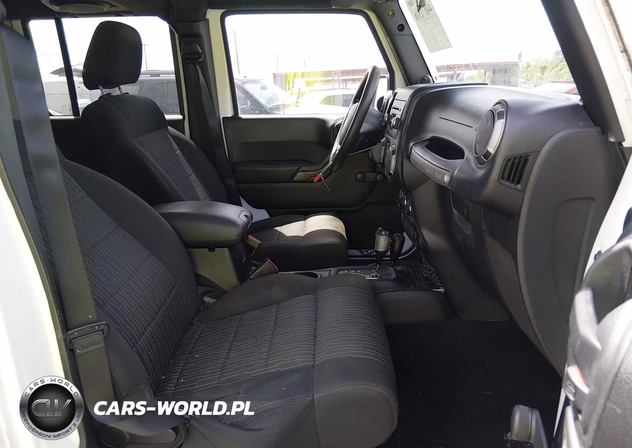 2012 Jeep Wrangler Unlimited Sport VIN:1C4BJWDG5CL135865 - 5