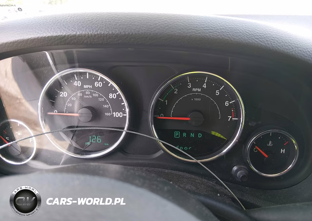 2012 Jeep Wrangler Unlimited Sport VIN:1C4BJWDG5CL135865 - 7