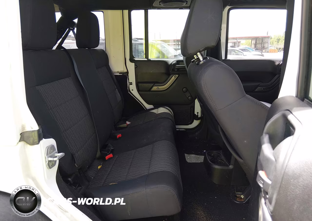 2012 Jeep Wrangler Unlimited Sport VIN:1C4BJWDG5CL135865 - 8