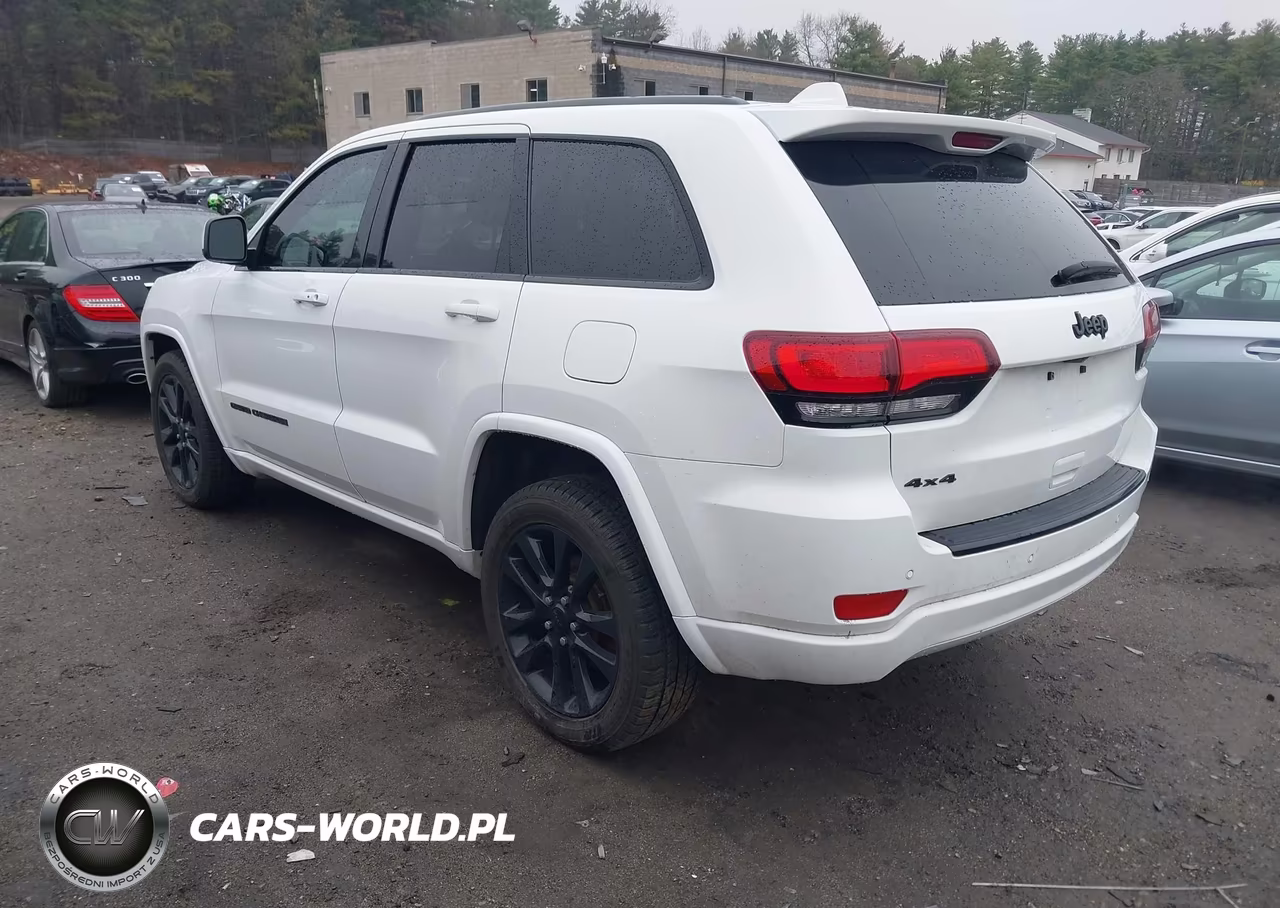 2017 Jeep Grand Cherokee Altitude 4X4 VIN:1C4RJFAG0HC781406 - 3