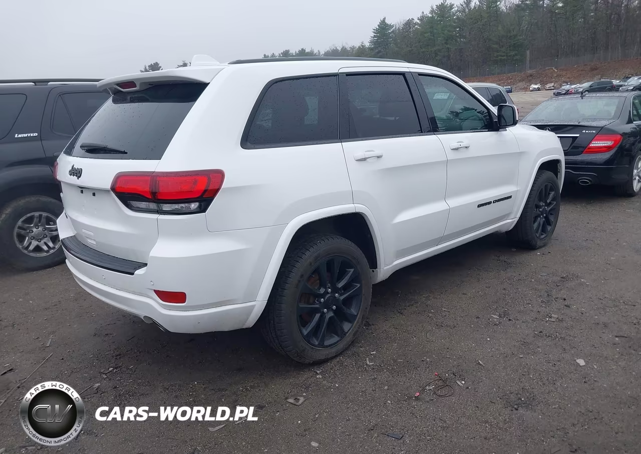 2017 Jeep Grand Cherokee Altitude 4X4 VIN:1C4RJFAG0HC781406 - 4