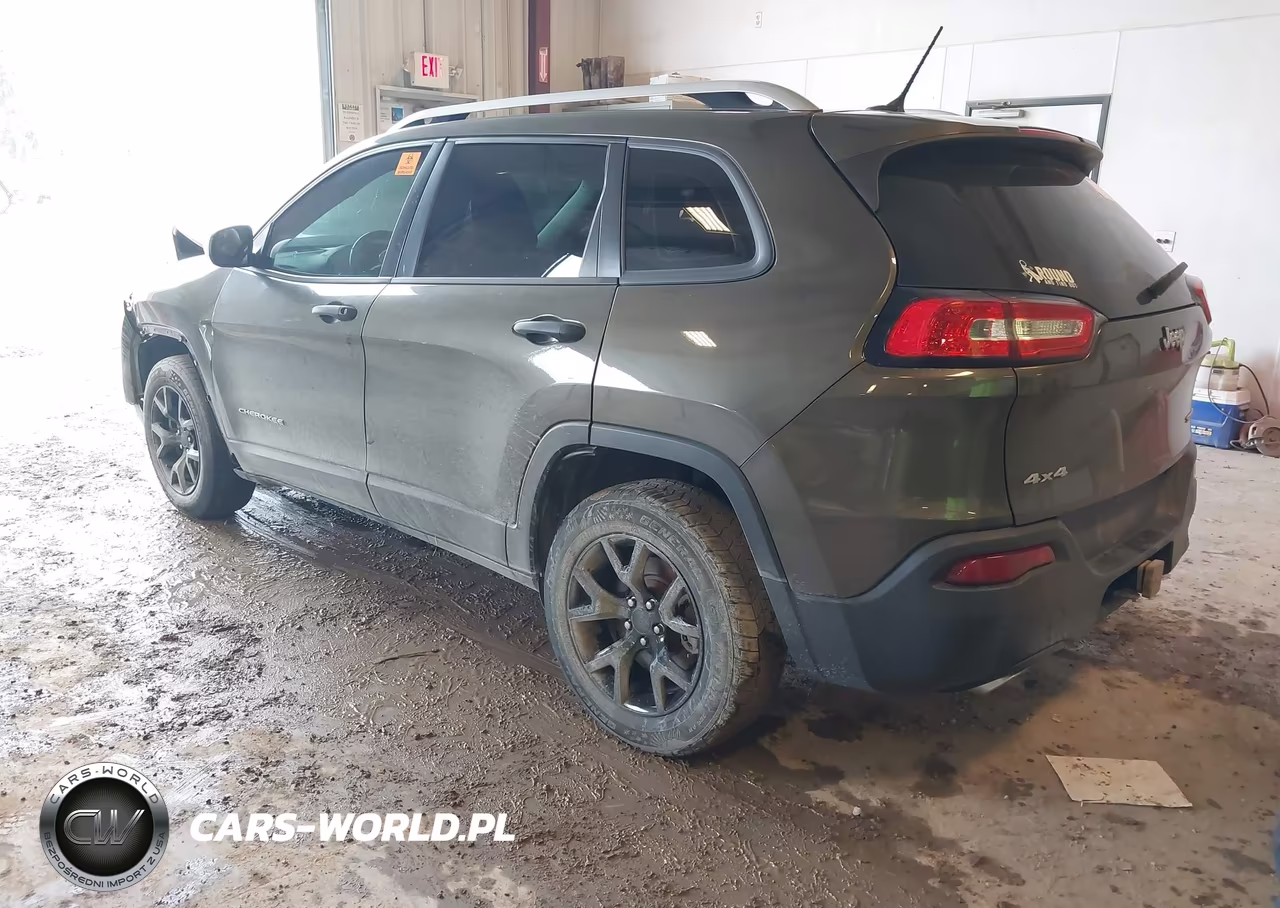2015 Jeep Cherokee Sport VIN:1C4PJMAS0FW735330 - 3