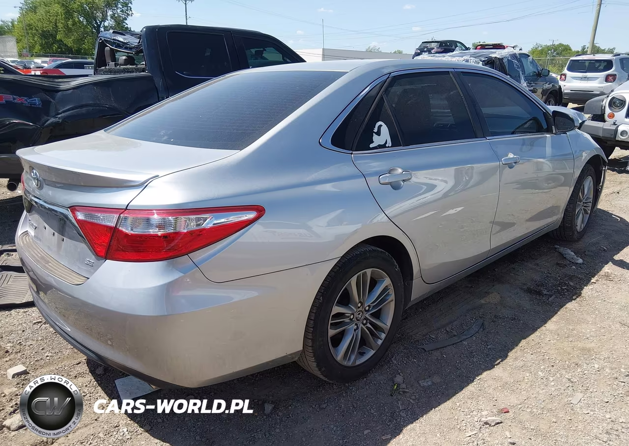2015 Toyota Camry Se VIN:4T1BF1FK8FU948469 - 4
