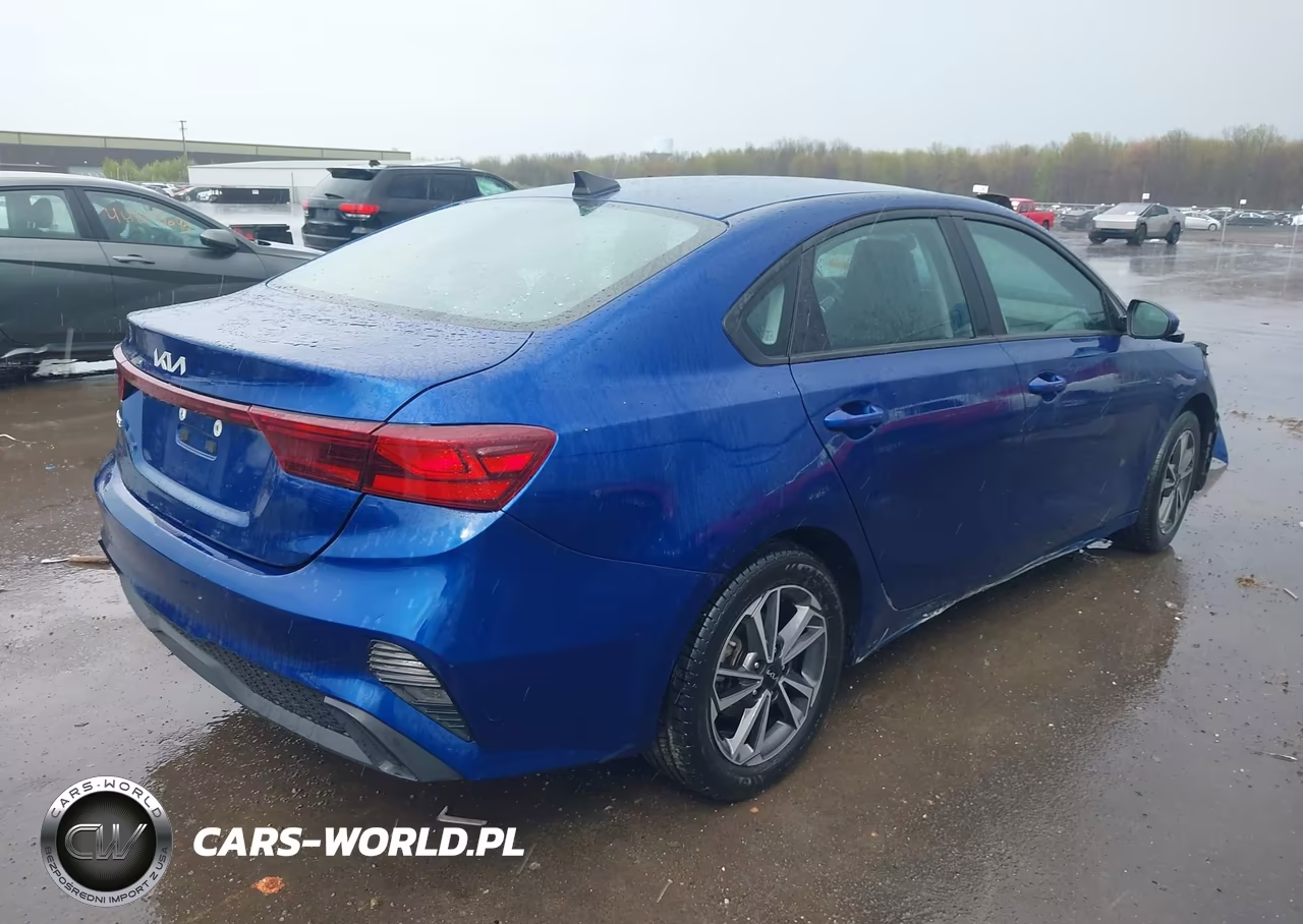 2022 Kia Forte Lxs VIN:3KPF24AD4NE478742 - 4