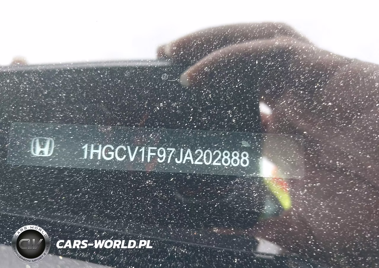 2018 Honda Accord Touring VIN:1HGCV1F97JA202888 - 18