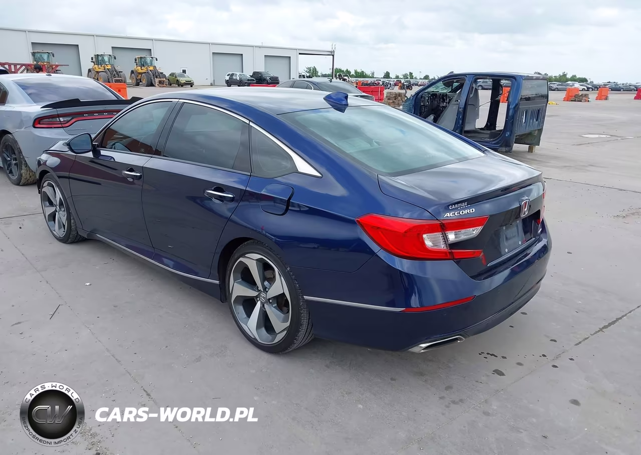 2018 Honda Accord Touring VIN:1HGCV1F97JA202888 - 3