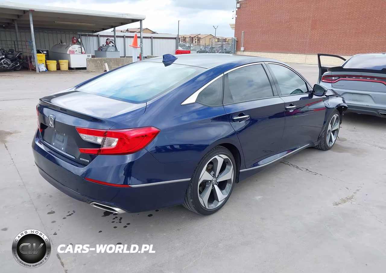 2018 Honda Accord Touring VIN:1HGCV1F97JA202888 - 4