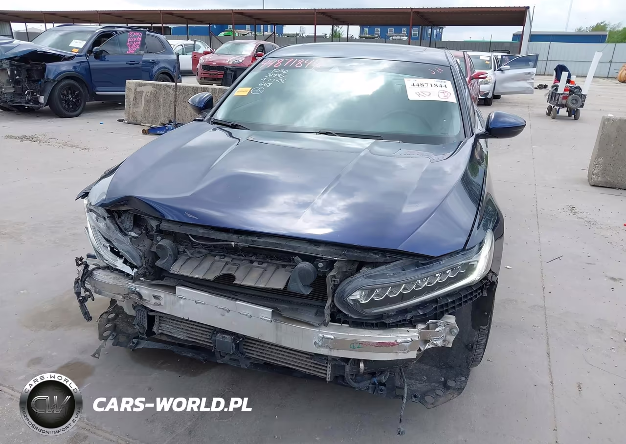 2018 Honda Accord Touring VIN:1HGCV1F97JA202888 - 6
