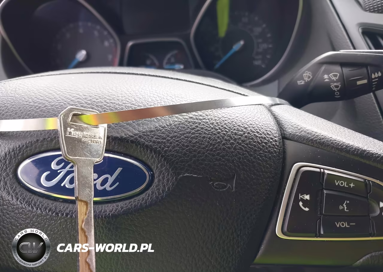 2018 Ford Focus S VIN:1FADP3E27JL204762 - 11