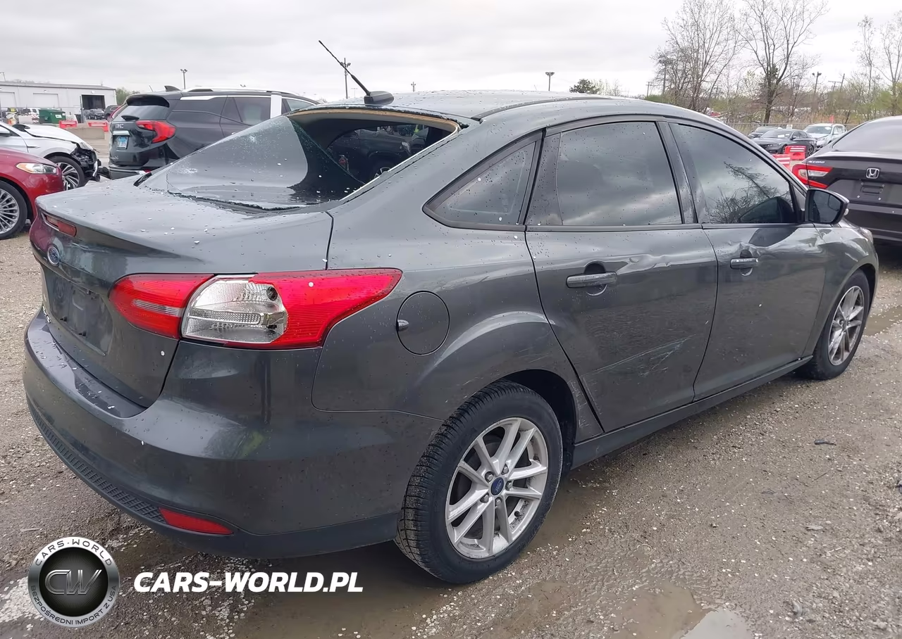 2018 Ford Focus S VIN:1FADP3E27JL204762 - 4