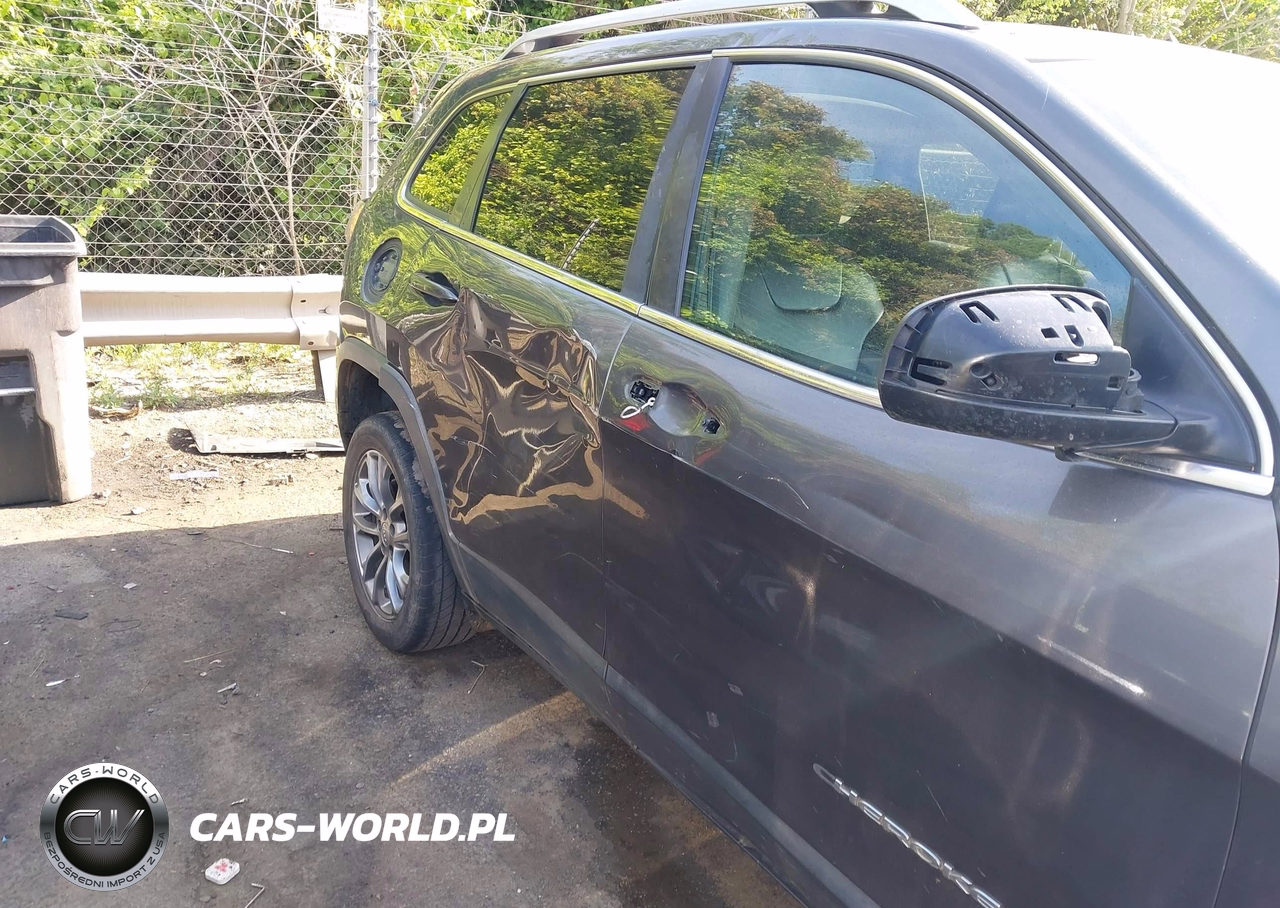 2019 Jeep Cherokee Latitude Plus Fwd VIN:1C4PJLLBXKD144662 - 18
