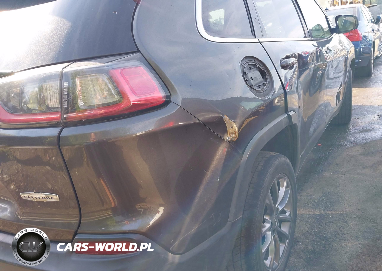 2019 Jeep Cherokee Latitude Plus Fwd VIN:1C4PJLLBXKD144662 - 19