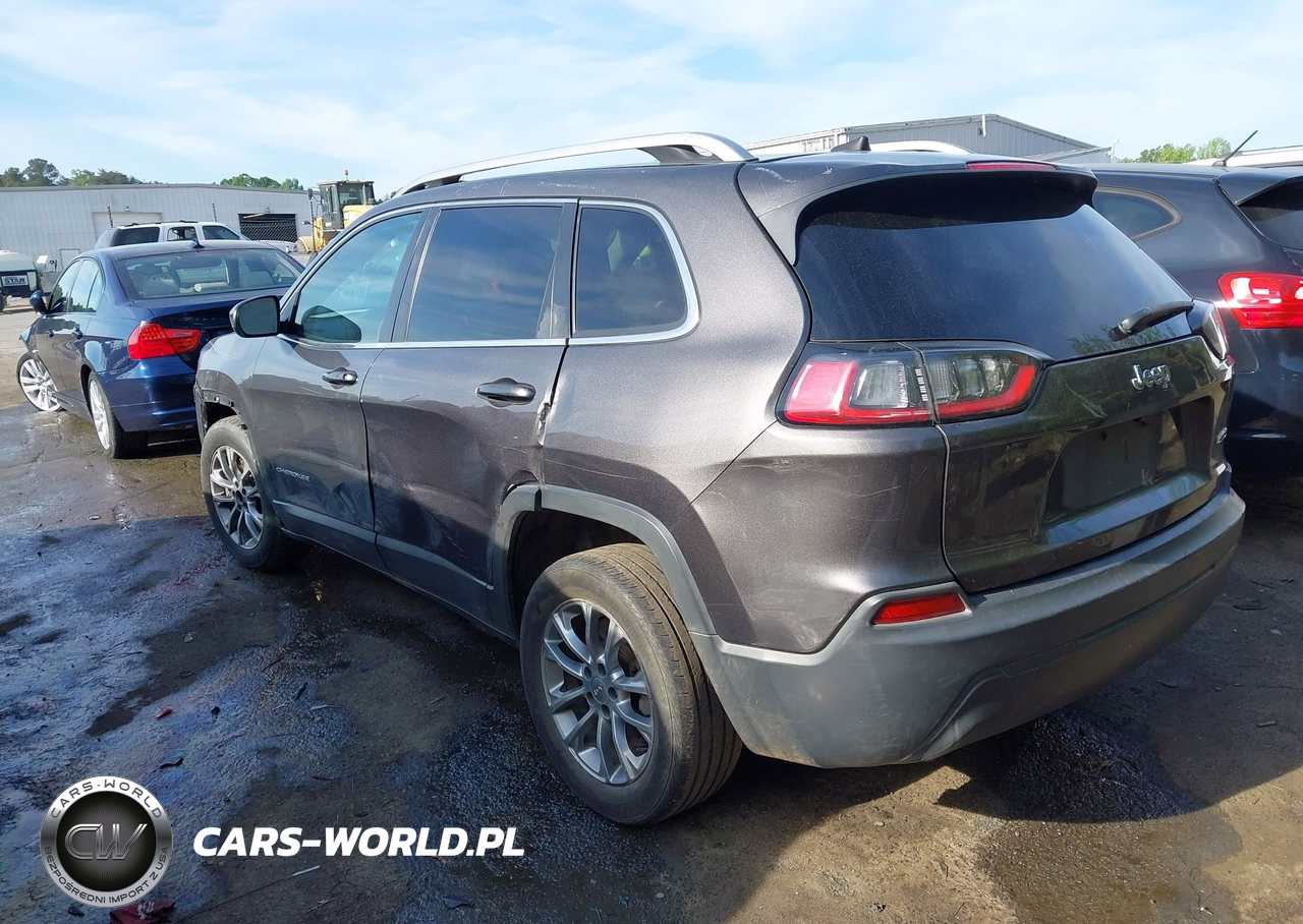 2019 Jeep Cherokee Latitude Plus Fwd VIN:1C4PJLLBXKD144662 - 3