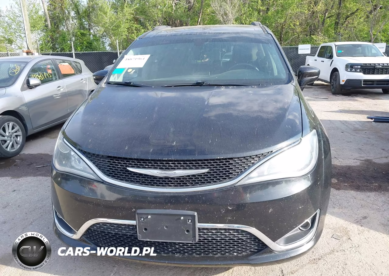 2017 Chrysler Pacifica Touring-L VIN:2C4RC1BG7HR745134 - 12