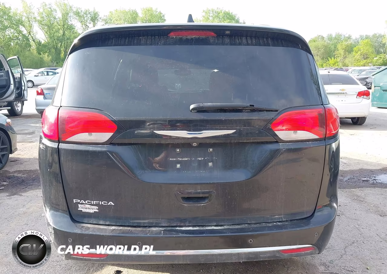2017 Chrysler Pacifica Touring-L VIN:2C4RC1BG7HR745134 - 16