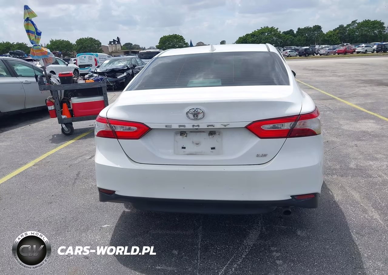 2020 Toyota Camry Le VIN:4T1C11AK9LU929077 - 16