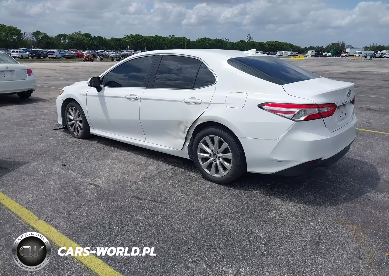 2020 Toyota Camry Le VIN:4T1C11AK9LU929077 - 3