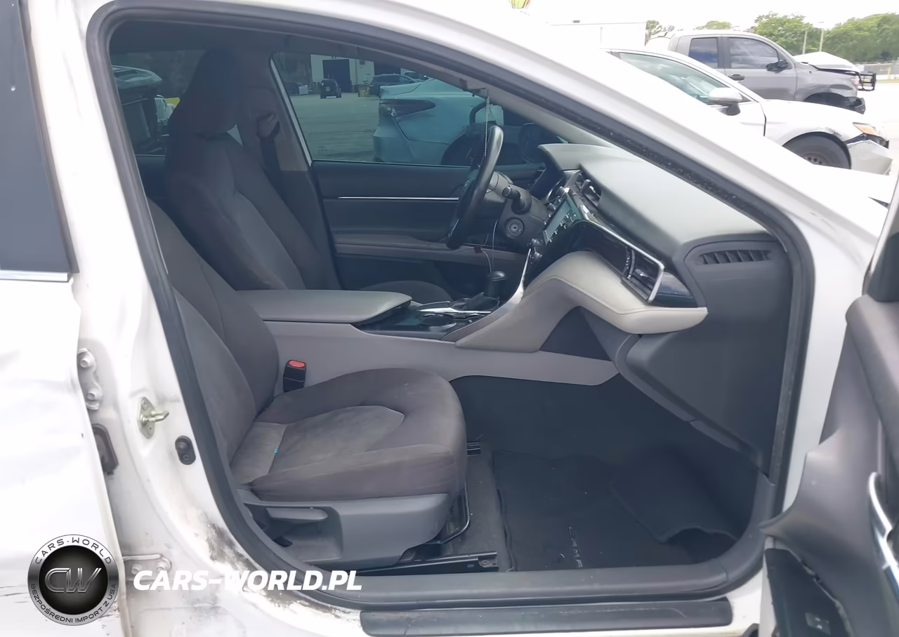 2020 Toyota Camry Le VIN:4T1C11AK9LU929077 - 5