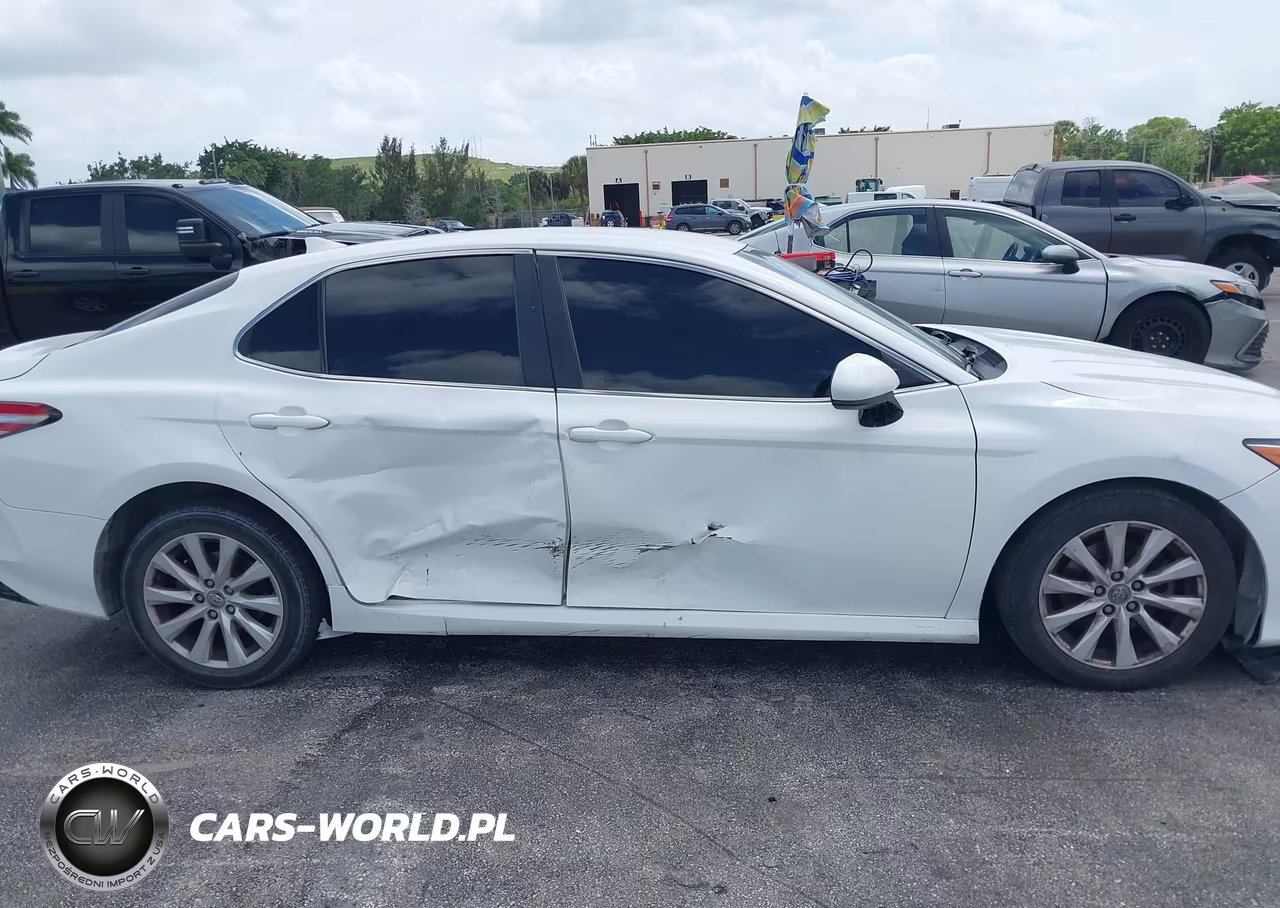2020 Toyota Camry Le VIN:4T1C11AK9LU929077 - 6