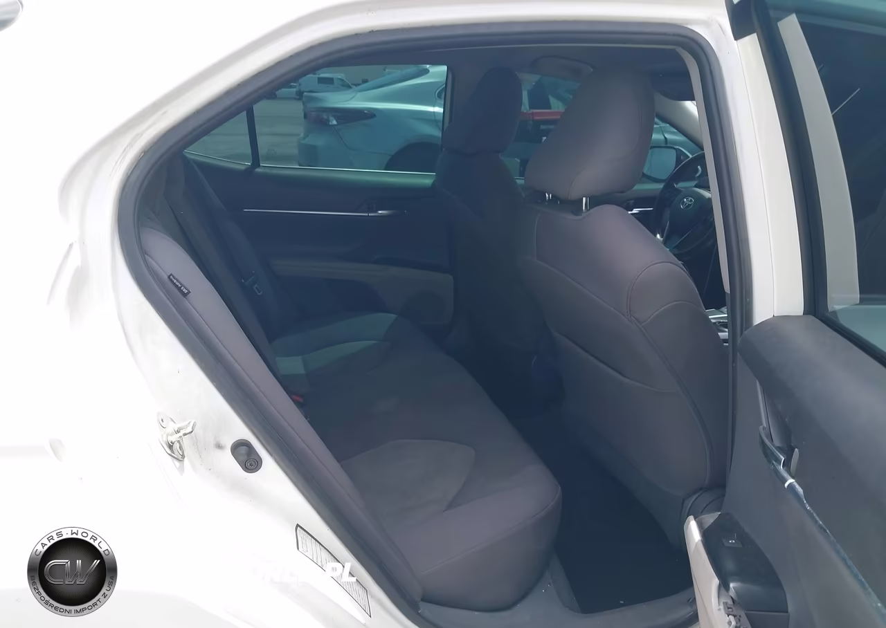 2020 Toyota Camry Le VIN:4T1C11AK9LU929077 - 8