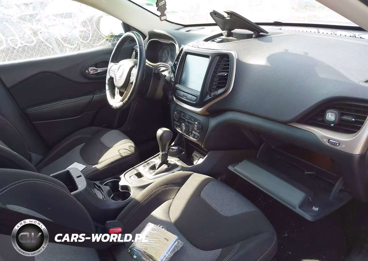 2014 Jeep Cherokee Latitude VIN:1C4PJMCB1EW180867 - 5