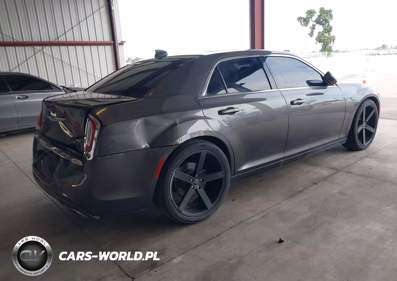 2017 Chrysler 300 Limited VIN:2C3CCAAG1HH662056 - 4