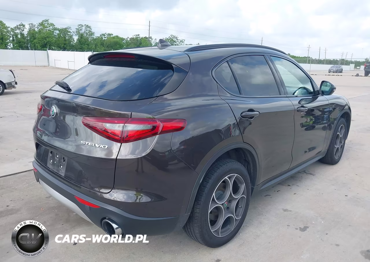 2018 Alfa Romeo Stelvio Ti Sport Awd VIN:ZASFAKNN4J7B81076 - 4