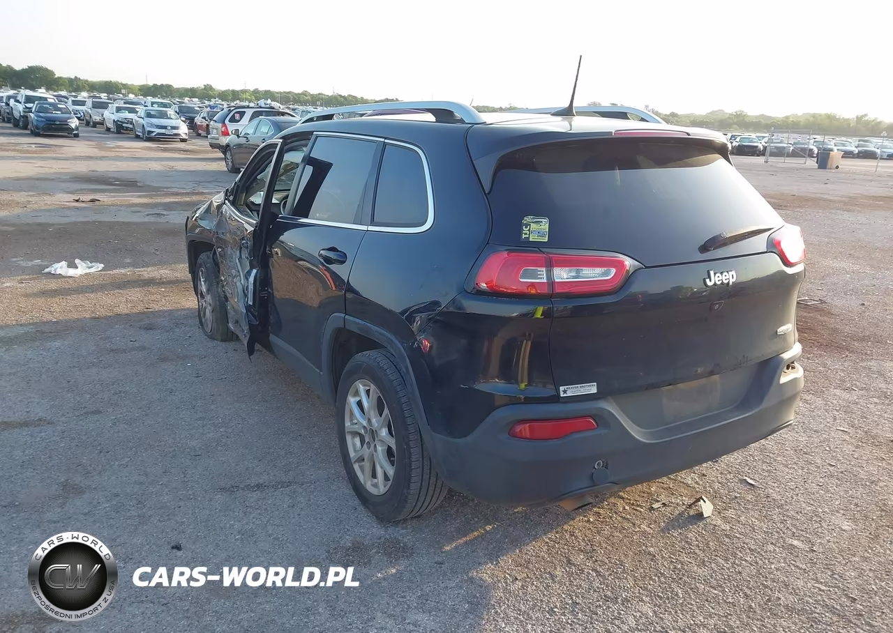 2018 Jeep Cherokee Latitude Plus Fwd VIN:1C4PJLLBXJD584847 - 3