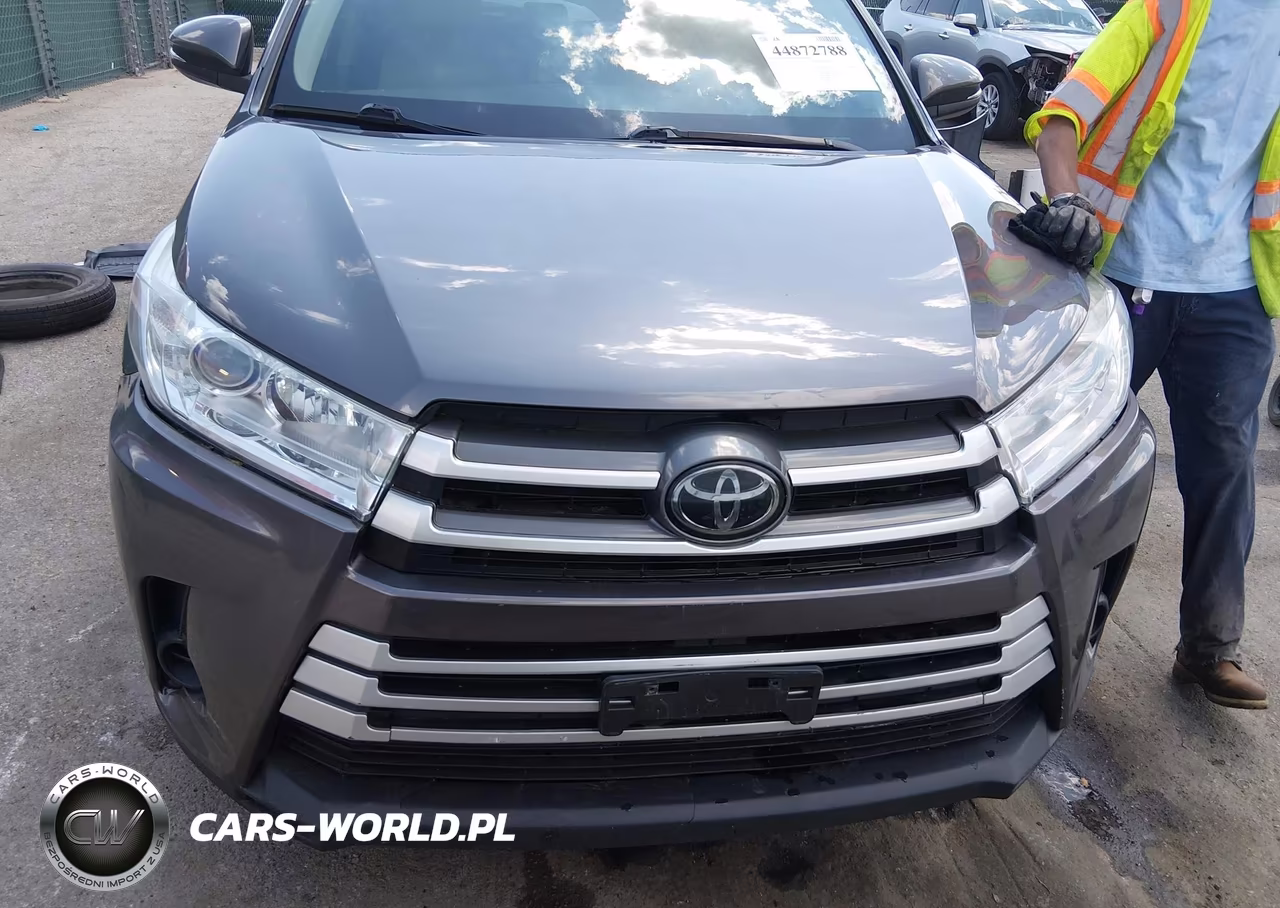 2018 Toyota Highlander Le VIN:5TDBZRFH6JS892799 - 13