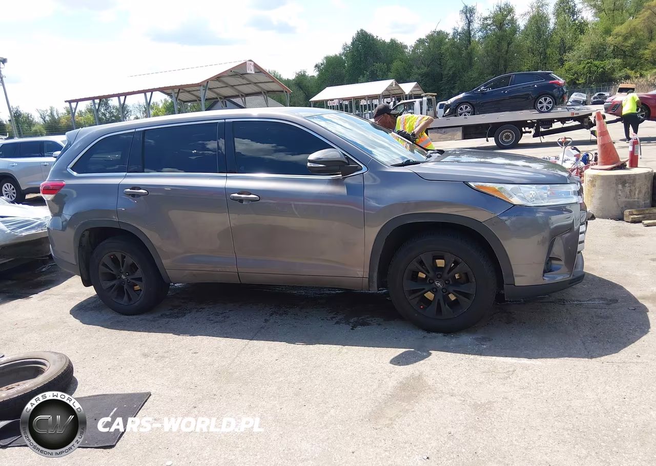 2018 Toyota Highlander Le VIN:5TDBZRFH6JS892799 - 14