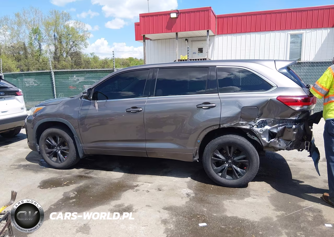 2018 Toyota Highlander Le VIN:5TDBZRFH6JS892799 - 15