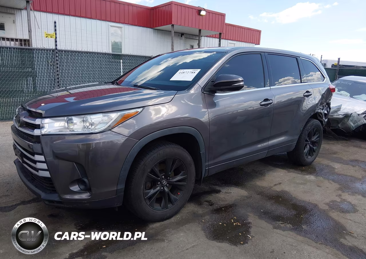 2018 Toyota Highlander Le VIN:5TDBZRFH6JS892799 - 2