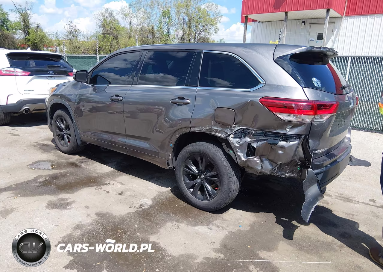 2018 Toyota Highlander Le VIN:5TDBZRFH6JS892799 - 3