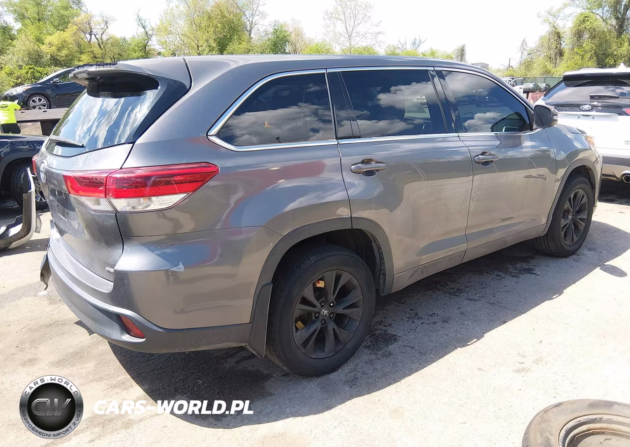 2018 Toyota Highlander Le VIN:5TDBZRFH6JS892799 - 4