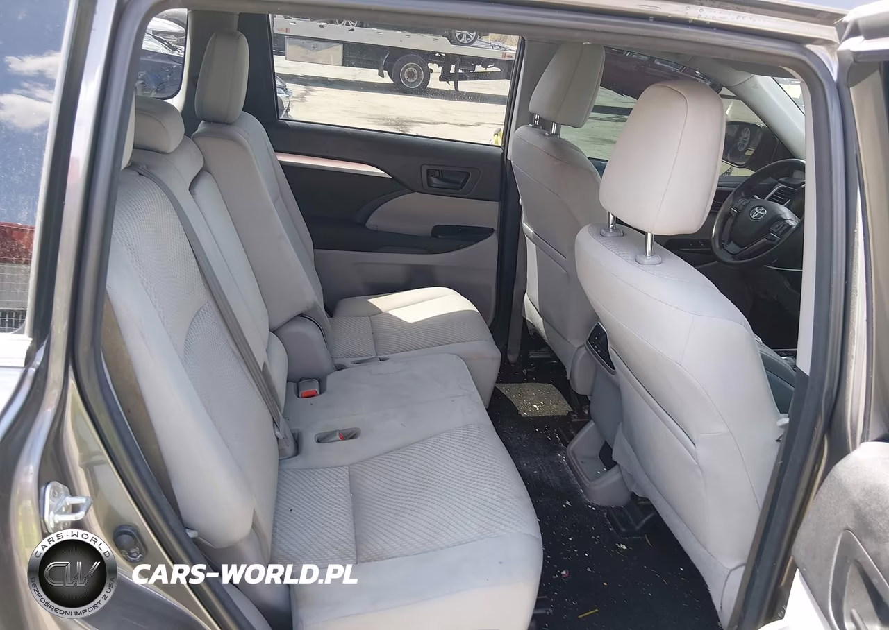 2018 Toyota Highlander Le VIN:5TDBZRFH6JS892799 - 8