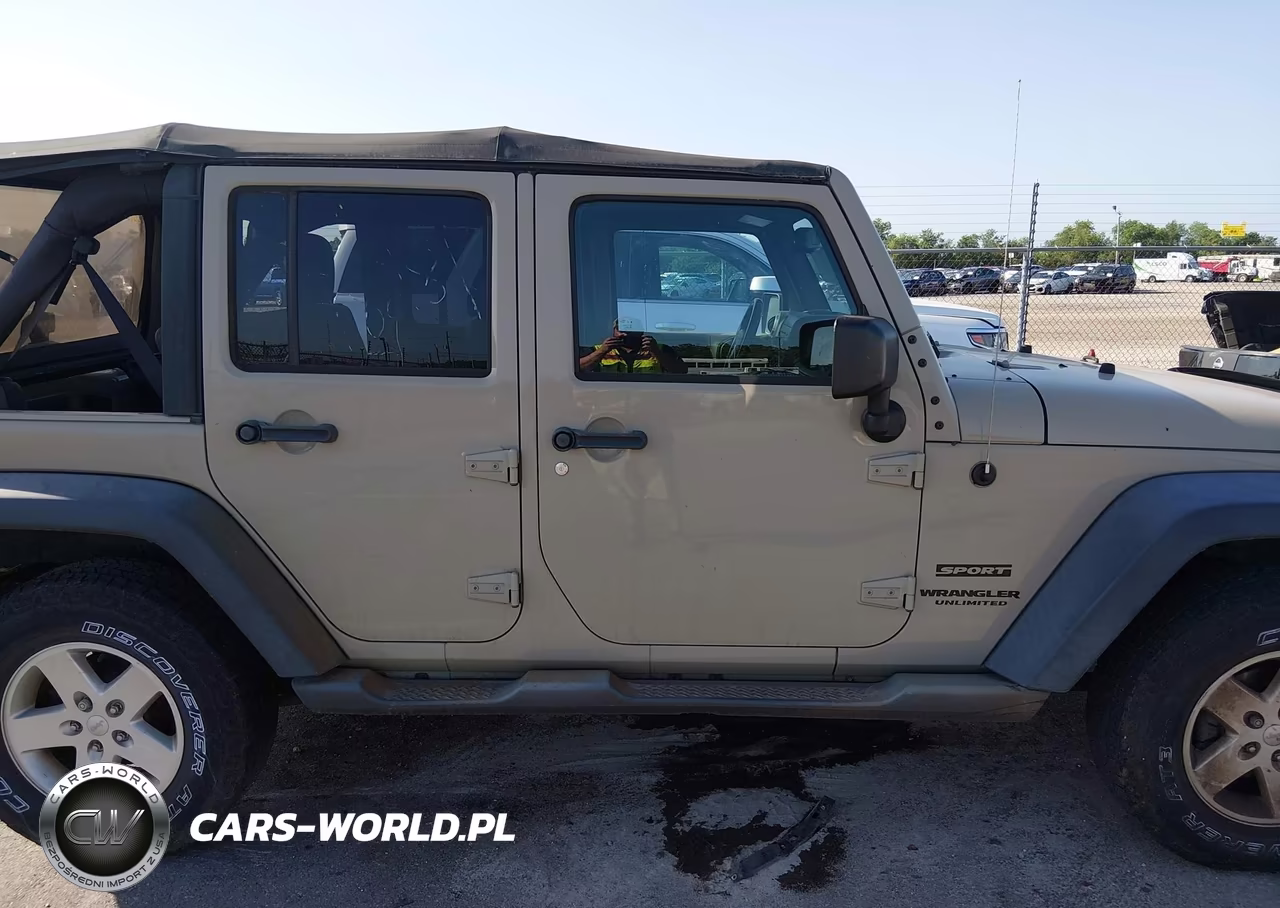 2017 Jeep Wrangler Unlimited Sport 4X4 VIN:1C4BJWDG0HL690195 - 13