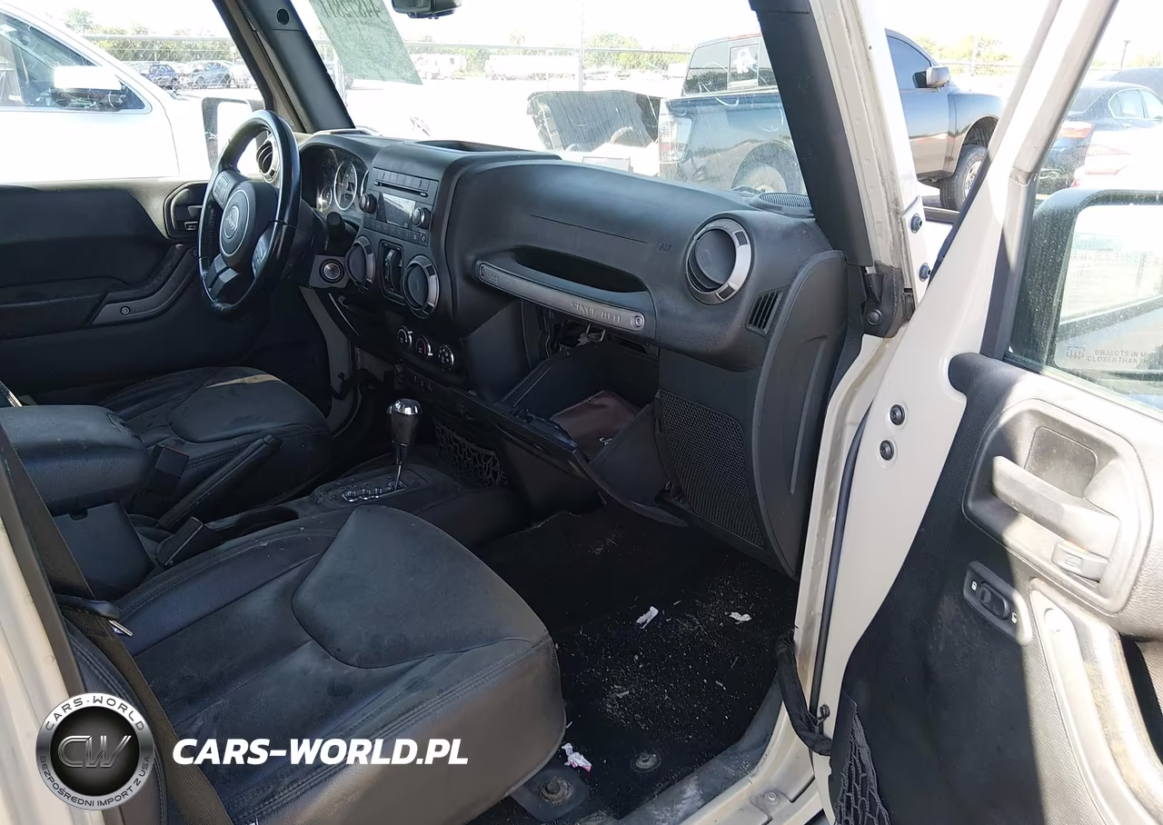 2017 Jeep Wrangler Unlimited Sport 4X4 VIN:1C4BJWDG0HL690195 - 5