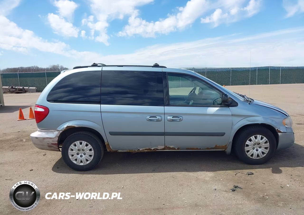 2005 Chrysler Town & Country VIN:1C4GP45R05B417624 - 14