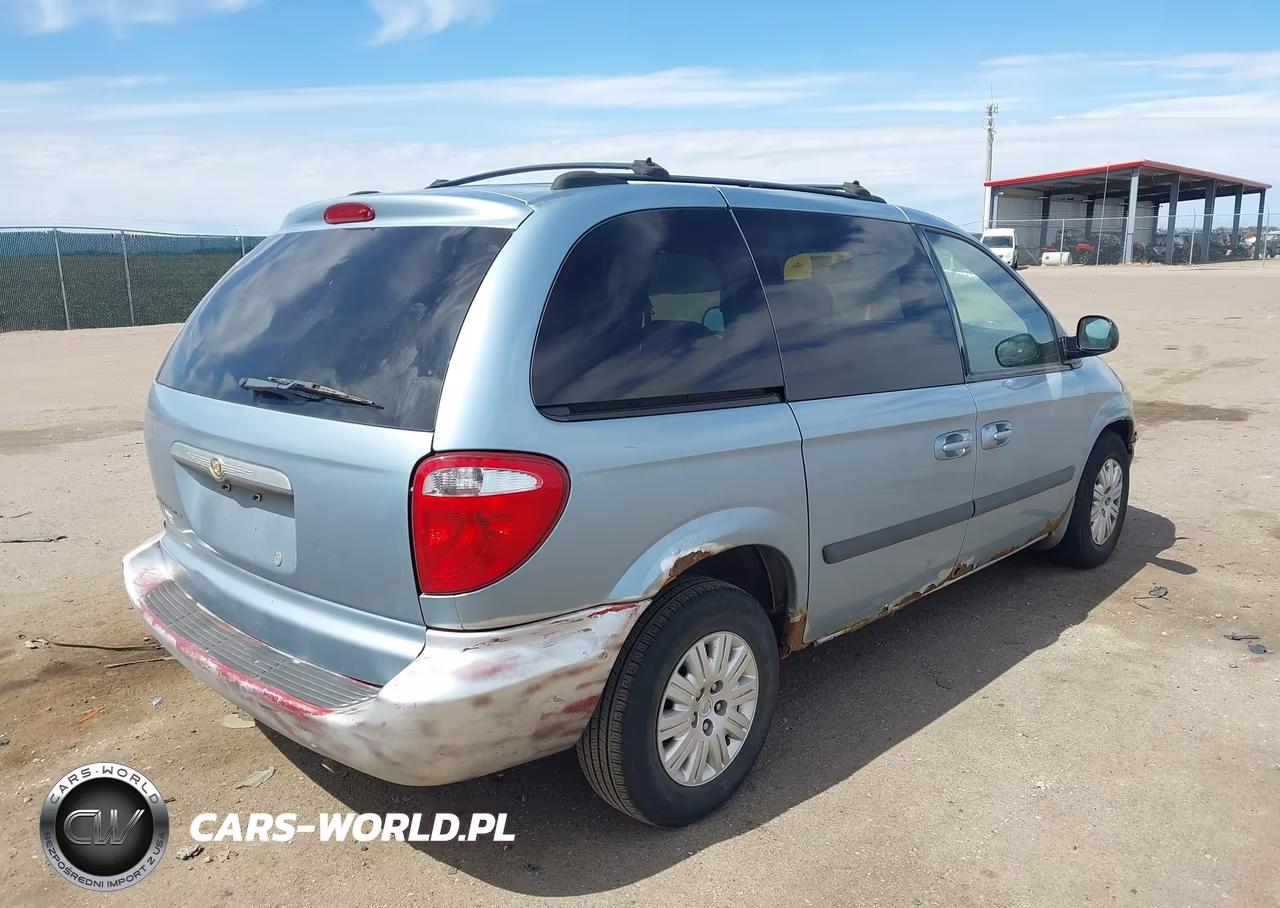 2005 Chrysler Town & Country VIN:1C4GP45R05B417624 - 4